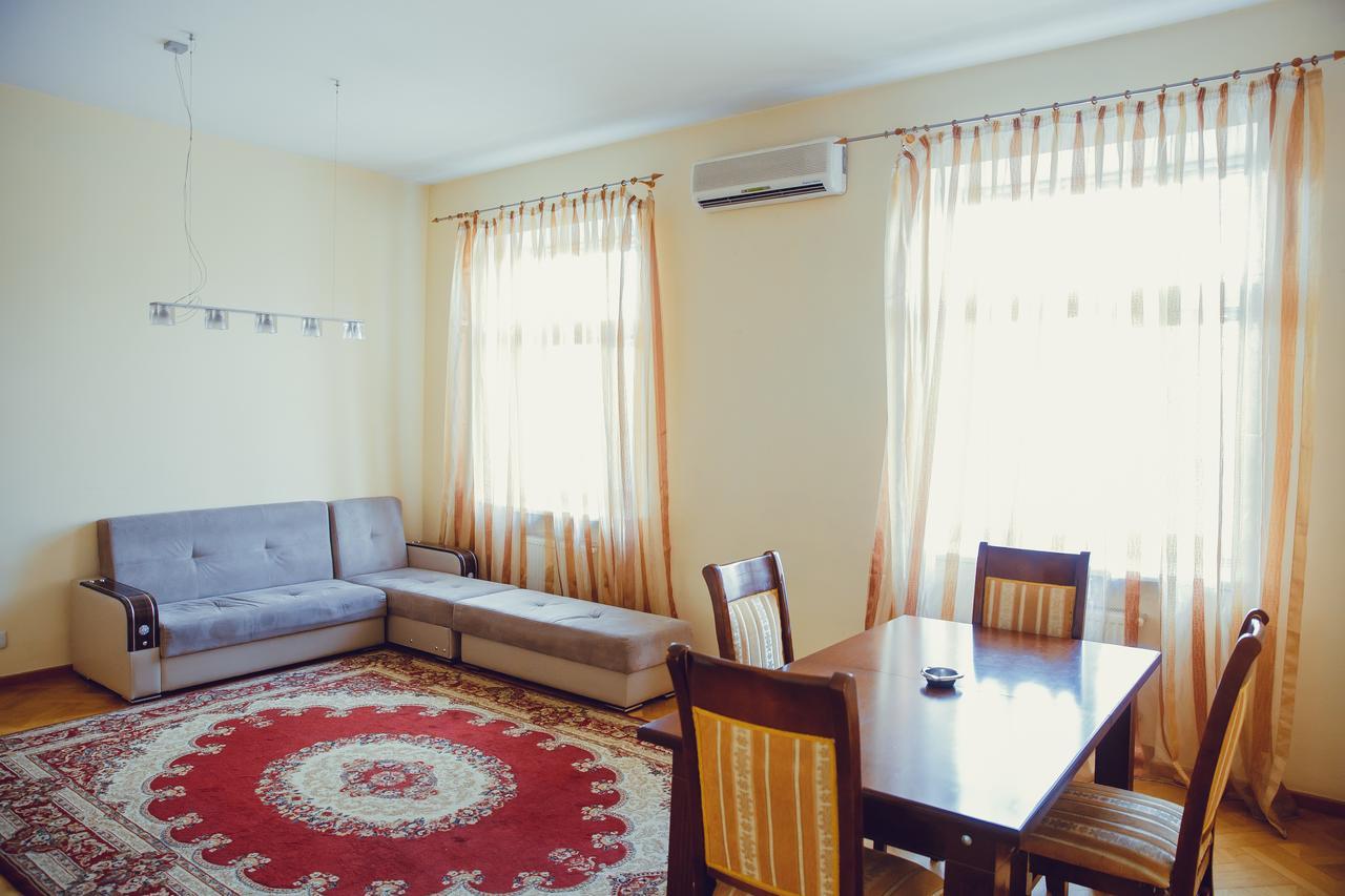 Clock Tower Apartment In Baku Eksteriør billede